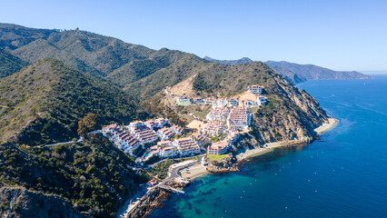 Explore stunning photos of Hamilton Cove, Catalina Island, featuring scenic coastlines, turquoise...