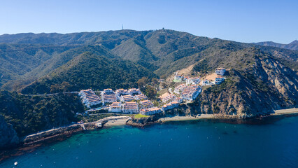 Explore stunning photos of Hamilton Cove, Catalina Island, featuring scenic coastlines, turquoise...