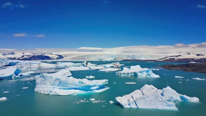 Fleecedeken met foto Exploring icebergs and glaciers in iceland's scenic landscapes © David