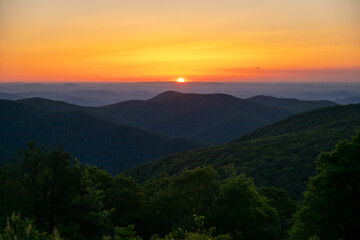 Fototapeta premium Sun Rises Over Horizon Behind Shenandoah Mountains