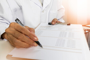 Medical information presented and explained by doctors