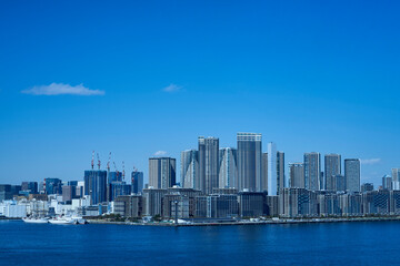 Fototapeta premium 碧空摩天楼