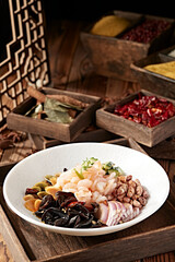 Pickled 6 kinds of preserved eggs, cucumbers, black fungus, peanuts, onions and shrimps