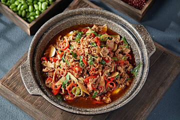 Hunan style double pepper stir-fried beef in stone pot