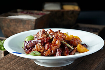 Stir-fried green beans with garlic and green peppers