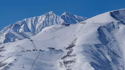 スキー場と北アルプス遠景　長野県白馬村