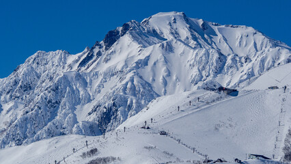 スキー場と北アルプス遠景　長野県白馬村