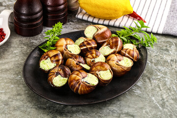 Fresnch escargort with basil butter