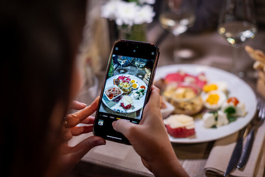 Social food during an italian aperitivo. First comes the picture than the post, in the end you can eat.
