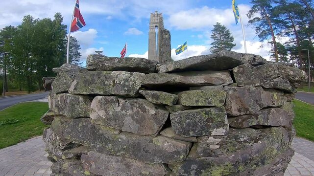 Peace monument Sweden - Norway in Morokulien, circling
