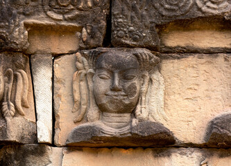 busto sonriente de dama del templo