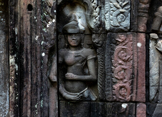 dama de palacio  con tocado