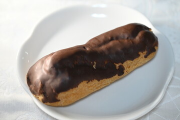 お皿にエクレア