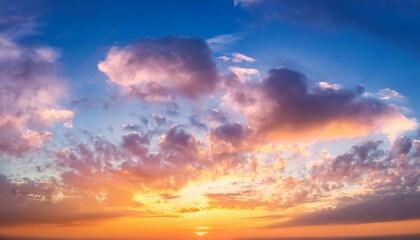 Obraz premium majestic real sunrise sundown sky background with gentle colorful clouds