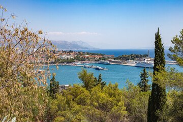 Fototapeta premium view to split harbour