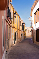 calle en almenas, españa