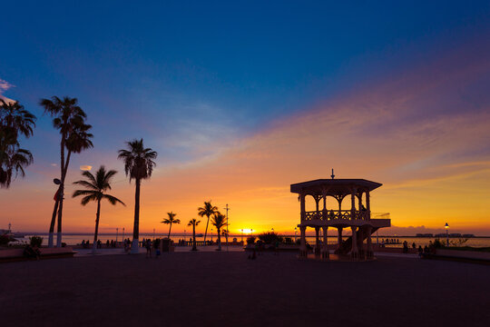Atardecer en el malec&oacute;n de La Paz, BCS