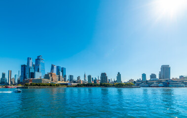 Fototapeta premium Skyscrapers in Manhattan seen from Hudson River in the morning