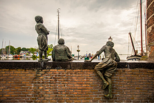 De schipjongens van Bontekoe or The cabin boys of Bontekoe  is a group of statues on a quay wall at the Hoofd in Hoorn, Netherlands. The statue group was made by sculptor Jan van Druten in 1968