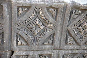 Patterns on antique slabs