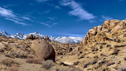 Fototapeta premium Eastern Sierras from the Alabama Hills
