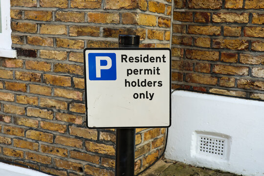 Resident permit holders only sign
