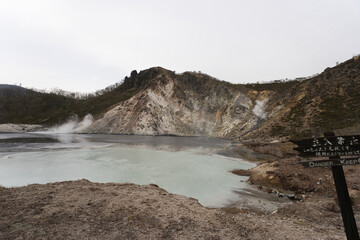 北海道登別の登別地獄谷の大湯沼という火山性の沼