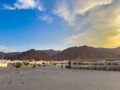Uhud Martyrs&rsquo; Cemetery at Sunset &ndash; A Sacred Battlefield
