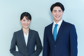 ビジネスパーソン　ブルーバック　ポートレート