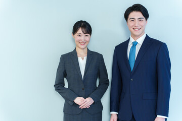 ビジネスパーソン　ブルーバック　ポートレート