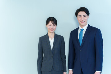 ビジネスパーソン　ブルーバック　ポートレート