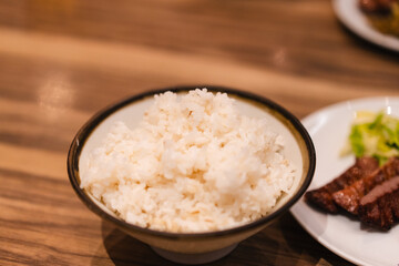 牛タン定食の麦飯