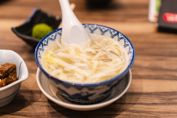 牛タン定食のテールスープ