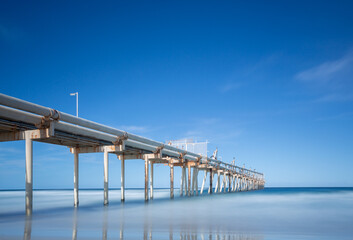 Obraz premium Ocean sand pumping jetty