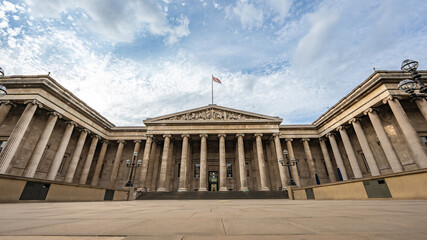 Fototapeta premium A majestic neoclassical façade with iconic columns defines the British Museum in London, emphasizing its historical importance beneath a wide sky.