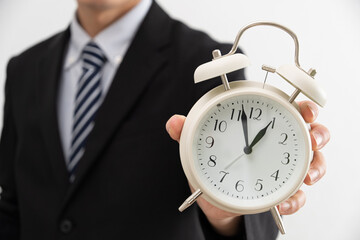 時計を持つビジネスマン