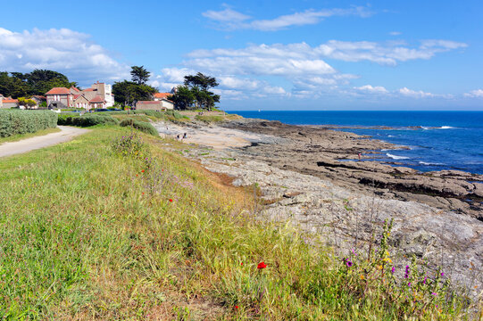 GR8 hiking path in Prefailles coast