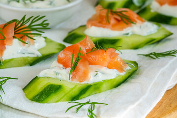 Cucumber and smoked salmon bites with sour cream and dill