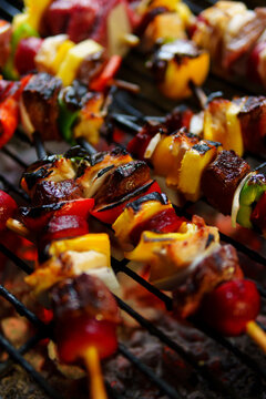 Brochetas de carne y verduras 