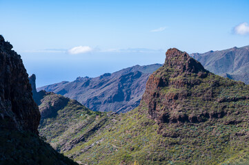 Blick über die Schluchten des Teno Gebirges im Westen der Kanareninsel Teneriffa, im Hintergrund...