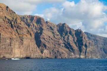 Felswände von Los Gigantes auf der vulkanischen Kanareninsel Teneriffa, Spanien