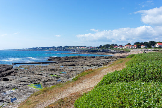 GR8 hiking path in Prefailles coast