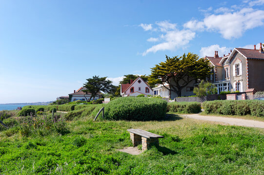 GR8 hiking path in Prefailles coast