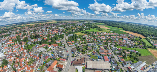 Die schwäbische Kreisstadt Dillingen an der Donau aus der Vogelperspektive
