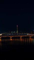 조명이 아름다운 서울 도로의 야경 풍경