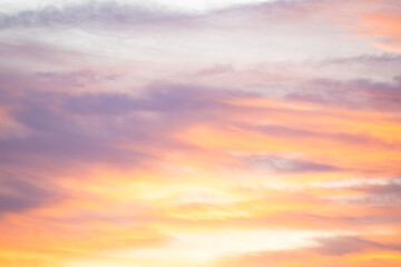Fototapeta premium A beautiful orange and pink sky with clouds