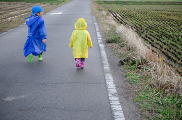 雨の日の子供