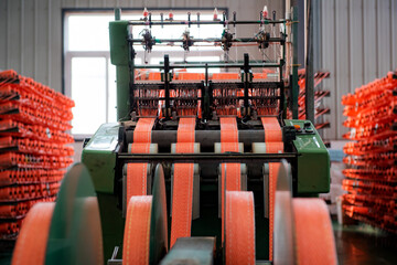 The weaving workshop machinery of a certain packaging factory is running, producing new fiber ropes and fiber bags