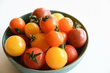 カラフルなミニトマト