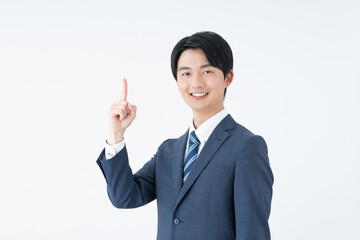 おすすめする若いビジネスマン